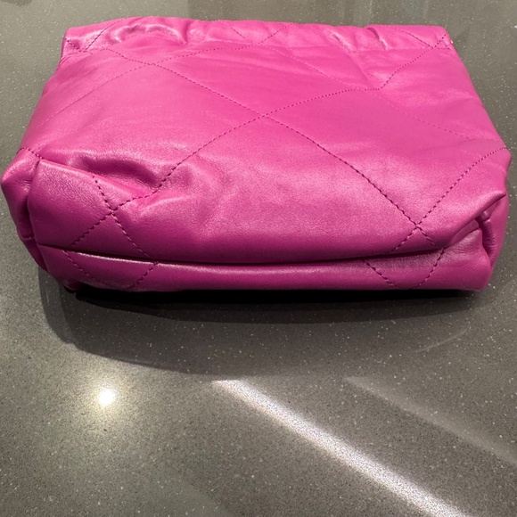 Chanel 22 Mini - Picture 4 of 10